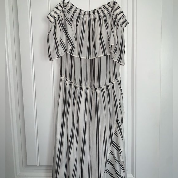 Off the Shoulder Wrap Dress - Picture 5 of 9